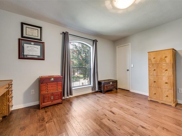 1113  Derbyshire Lane , Carrollton Texas 75007