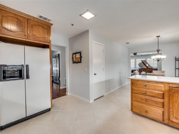 1113  Derbyshire Lane , Carrollton Texas 75007