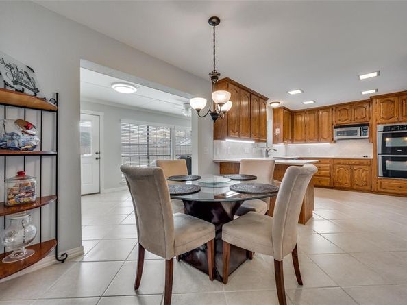1113  Derbyshire Lane , Carrollton Texas 75007