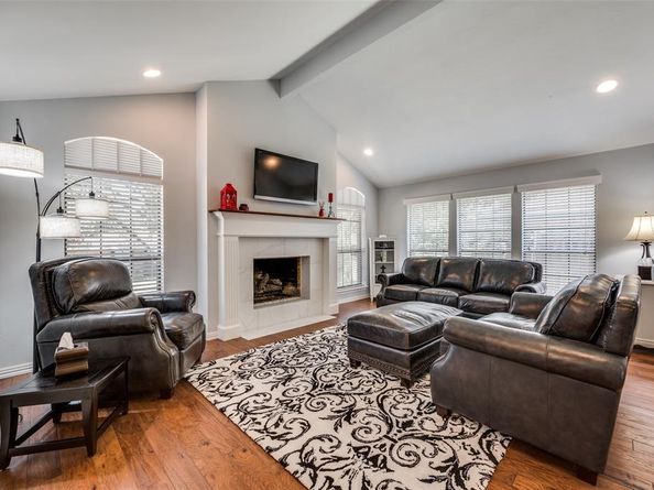 1113  Derbyshire Lane , Carrollton Texas 75007