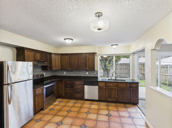 1310  Toyah Creek Lane , Garland Texas 75040