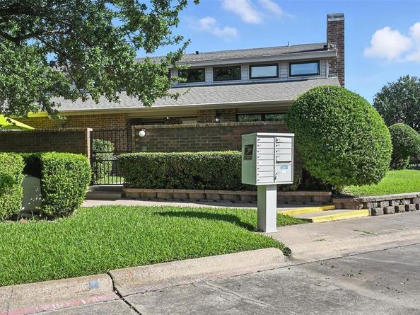 1008  Forest Creek Street , Benbrook Texas 76126