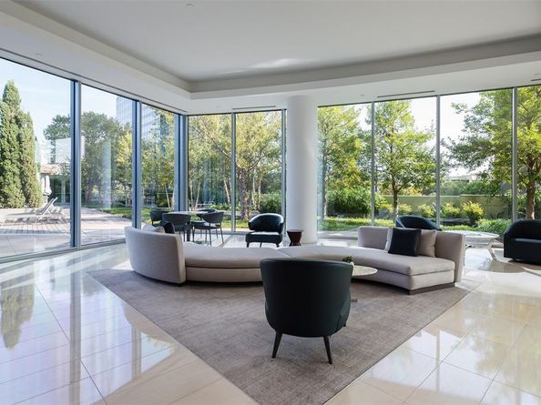 2900  McKinnon Street  1001, Dallas Texas 75201