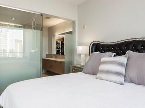 2900  McKinnon Street  1001, Dallas Texas 75201