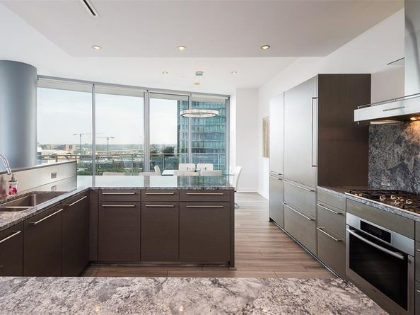 2900  McKinnon Street  1001, Dallas Texas 75201