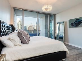 2900  McKinnon Street  1001, Dallas Texas 75201