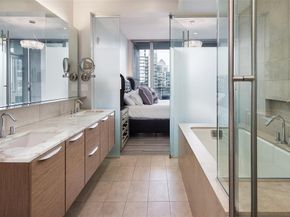 2900  McKinnon Street  1001, Dallas Texas 75201