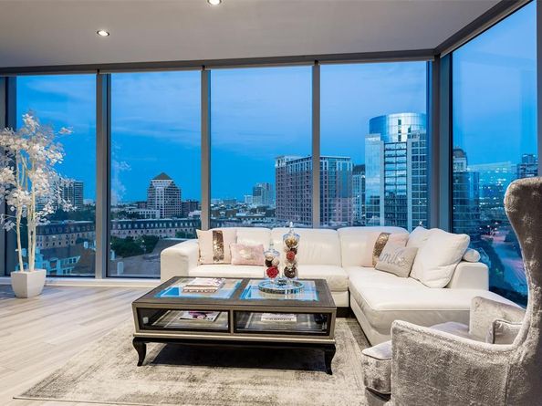 2900  McKinnon Street  1001, Dallas Texas 75201