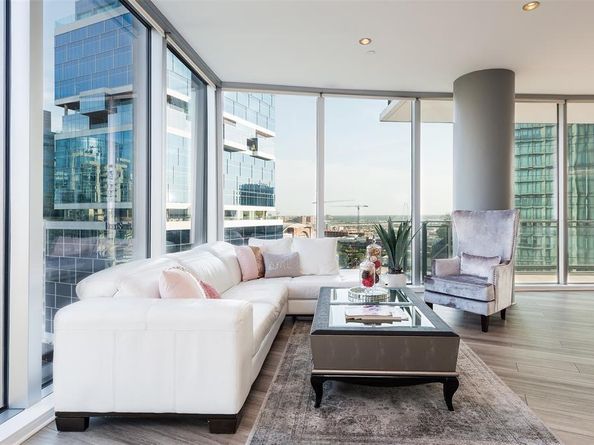 2900  McKinnon Street  1001, Dallas Texas 75201