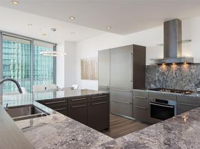 2900  McKinnon Street  1001, Dallas Texas 75201