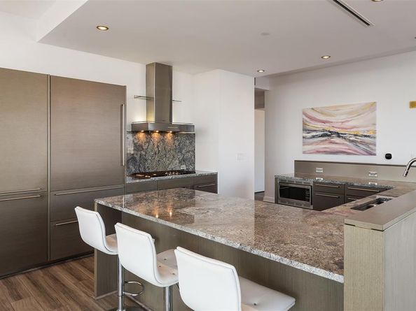 2900  McKinnon Street  1001, Dallas Texas 75201