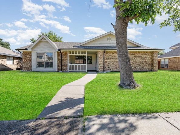 2111  Stein Way , Carrollton Texas 75007