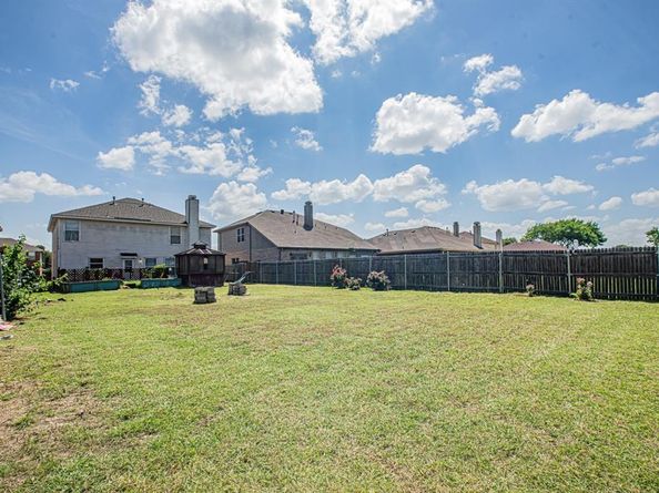 2812 N Hampton Drive , Grand Prairie Texas 75052
