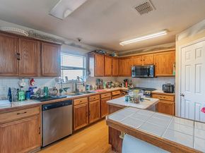 2812 N Hampton Drive , Grand Prairie Texas 75052