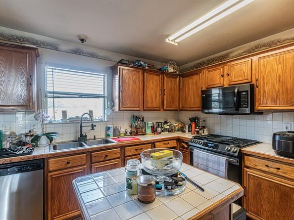 2812 N Hampton Drive , Grand Prairie Texas 75052