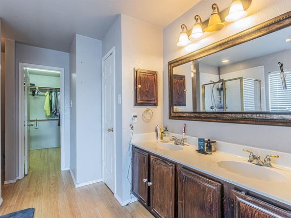 2812 N Hampton Drive , Grand Prairie Texas 75052