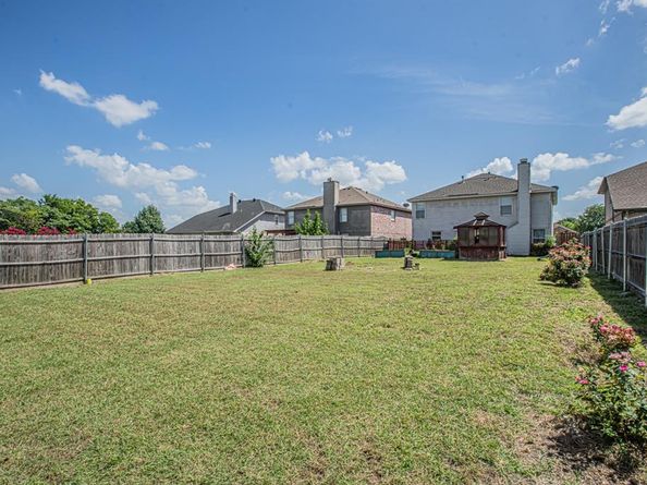 2812 N Hampton Drive , Grand Prairie Texas 75052