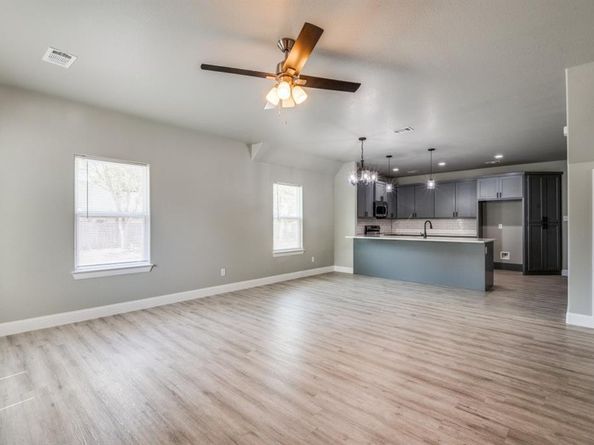 2751  1st Street , Fort Worth Texas 76111