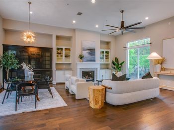 381 E Greenbriar Lane 