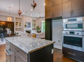 381 E Greenbriar Lane  804, Dallas Texas 75203
