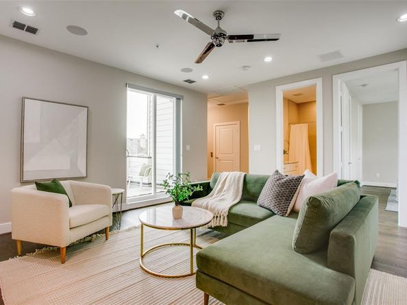 381 E Greenbriar Lane  804, Dallas Texas 75203