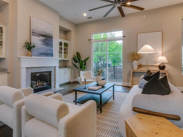 381 E Greenbriar Lane  804, Dallas Texas 75203