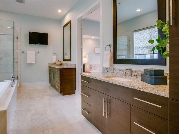 381 E Greenbriar Lane  804, Dallas Texas 75203