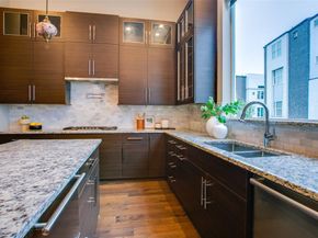381 E Greenbriar Lane  804, Dallas Texas 75203