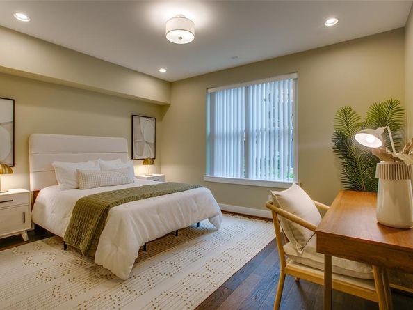 381 E Greenbriar Lane  804, Dallas Texas 75203