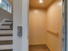 381 E Greenbriar Lane  804, Dallas Texas 75203