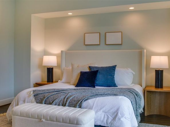 381 E Greenbriar Lane  804, Dallas Texas 75203