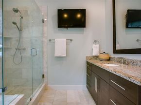 381 E Greenbriar Lane  804, Dallas Texas 75203