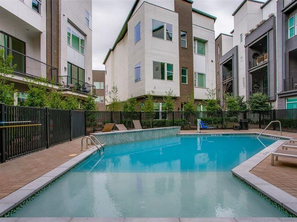 381 E Greenbriar Lane  804, Dallas Texas 75203