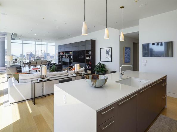 1747  Leonard Street  1102, Dallas Texas 75201