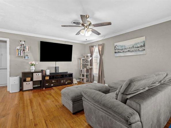 1428  Barlow Avenue , Dallas Texas 75224
