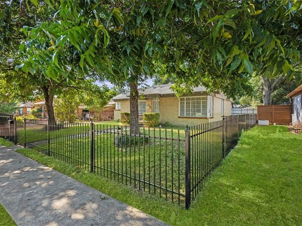 1428  Barlow Avenue , Dallas Texas 75224