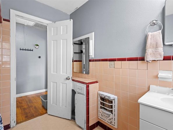 1428  Barlow Avenue , Dallas Texas 75224