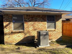 1136 E Five Mile Parkway , Dallas Texas 75216