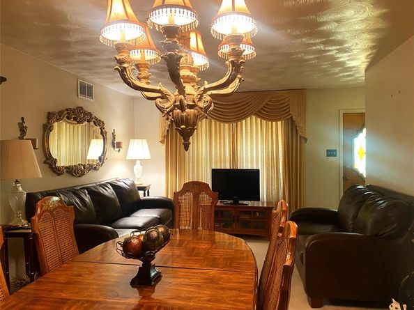 1136 E Five Mile Parkway , Dallas Texas 75216