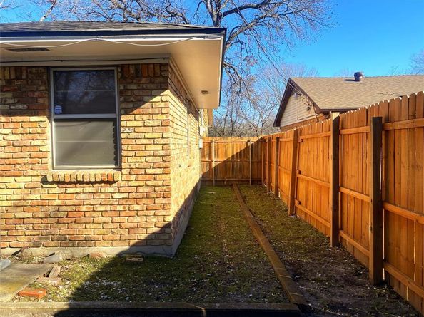 1136 E Five Mile Parkway , Dallas Texas 75216