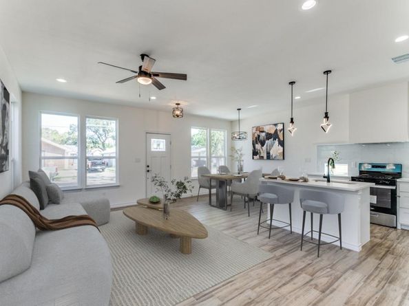 1610  Life Avenue , Dallas Texas 75212