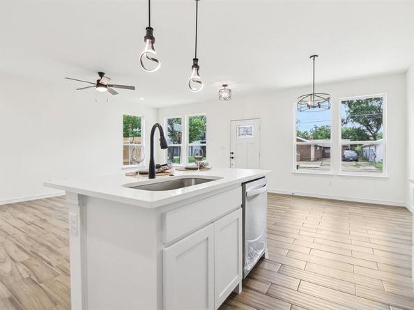 1610  Life Avenue , Dallas Texas 75212
