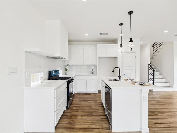 1610  Life Avenue , Dallas Texas 75212