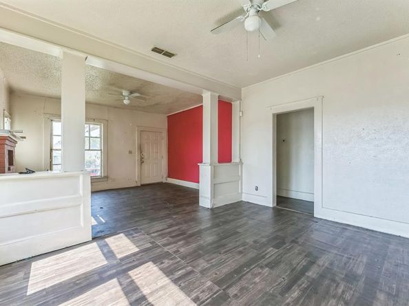 3000  Strong Avenue , Fort Worth Texas 76105