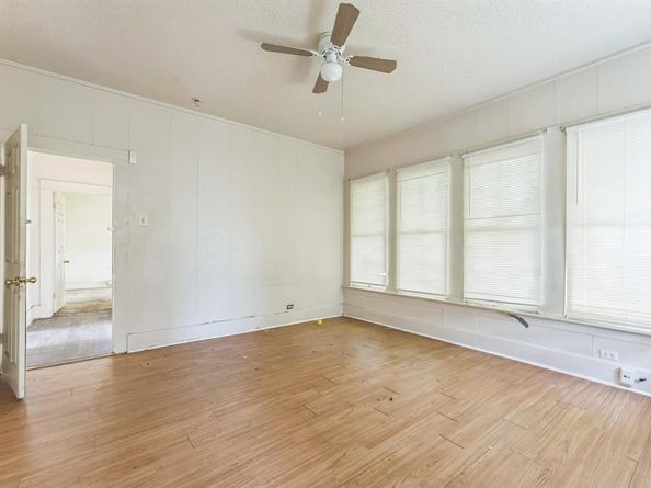 3000  Strong Avenue , Fort Worth Texas 76105