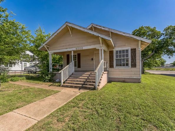 3000  Strong Avenue , Fort Worth Texas 76105