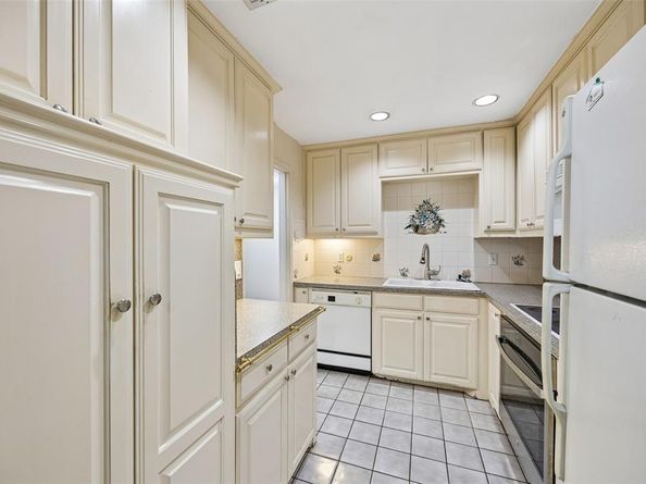 9149  Emberglow Lane , Dallas Texas 75243