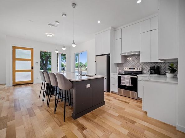 1350  Strickland Street , Dallas Texas 75216