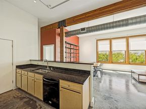 2502  Live Oak Street  228, Dallas Texas 75204