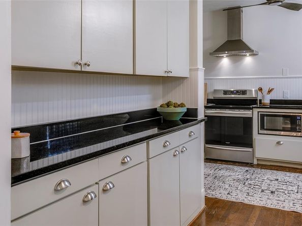 1111 N Winnetka Avenue , Dallas Texas 75208